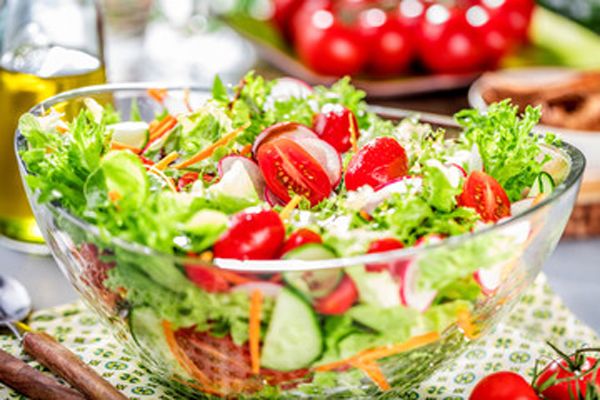 ¿Por qué la ensalada puede ser el mejor alimento para bajar de peso?